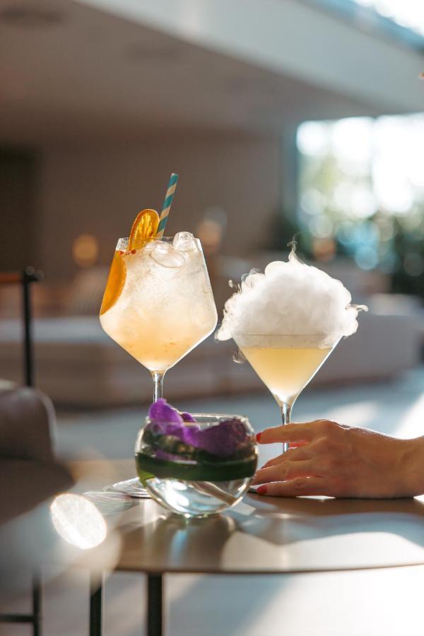 Lua Resort - Adults Only Балатонфюред Экстерьер фото A cocktail at the bar