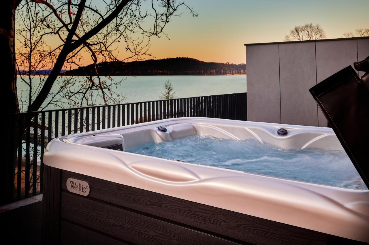 Lua Resort - Adults Only Балатонфюред Экстерьер фото A hot tub