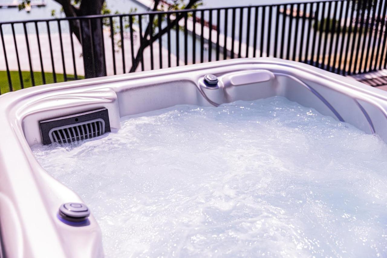 Lua Resort - Adults Only Балатонфюред Экстерьер фото A hot tub